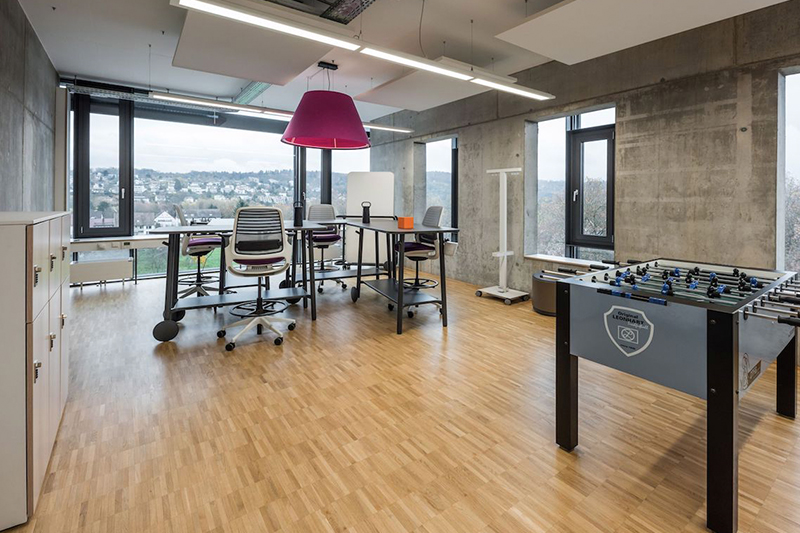 Reversibles Büro mit Tischkicker